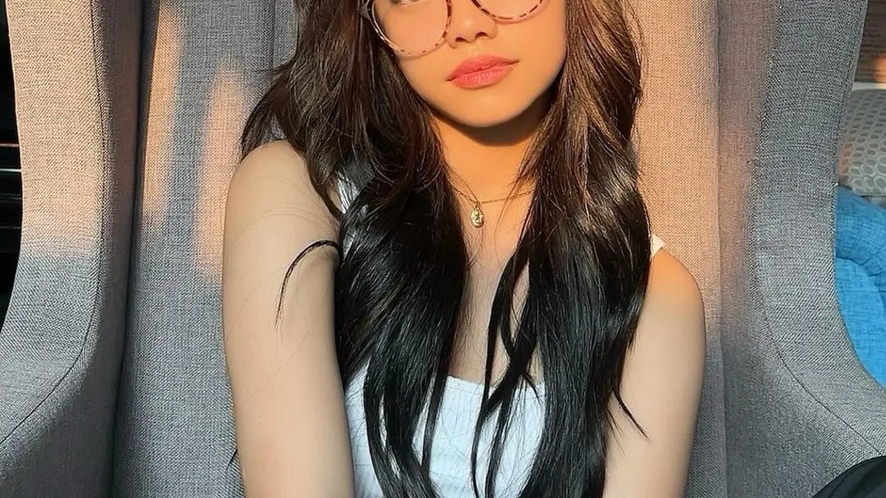 Gaya makeup Naura Ayu