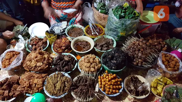 Pilih nasi Padang atau warteg untuk makan sehat yang terjangkau. Porsi yang pas dengan lauk sehat seperti ikan bakar dan sayuran dapat membantu mencegah kolesterol tinggi dan diabetes (Foto: Aditya Eka Prawira/Liputan6.com)