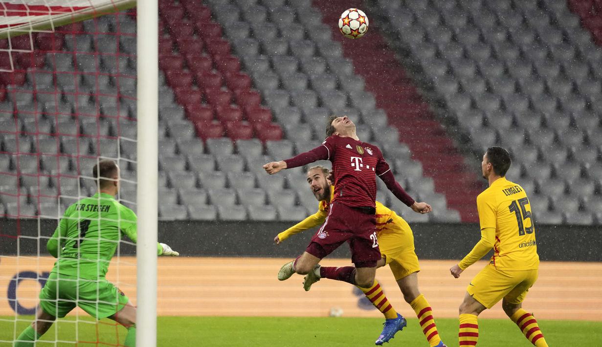 Beda halnya dengan Die Bavarians. Mereka bisa memanfaatkan peluang emas lewat Thomas Muller dan membuat Munchen unggul 1-0 lewat sundulannya setelah memanfaatkan asis dari Robert Lewandowski. (AP Photo/Matthias Schrader)