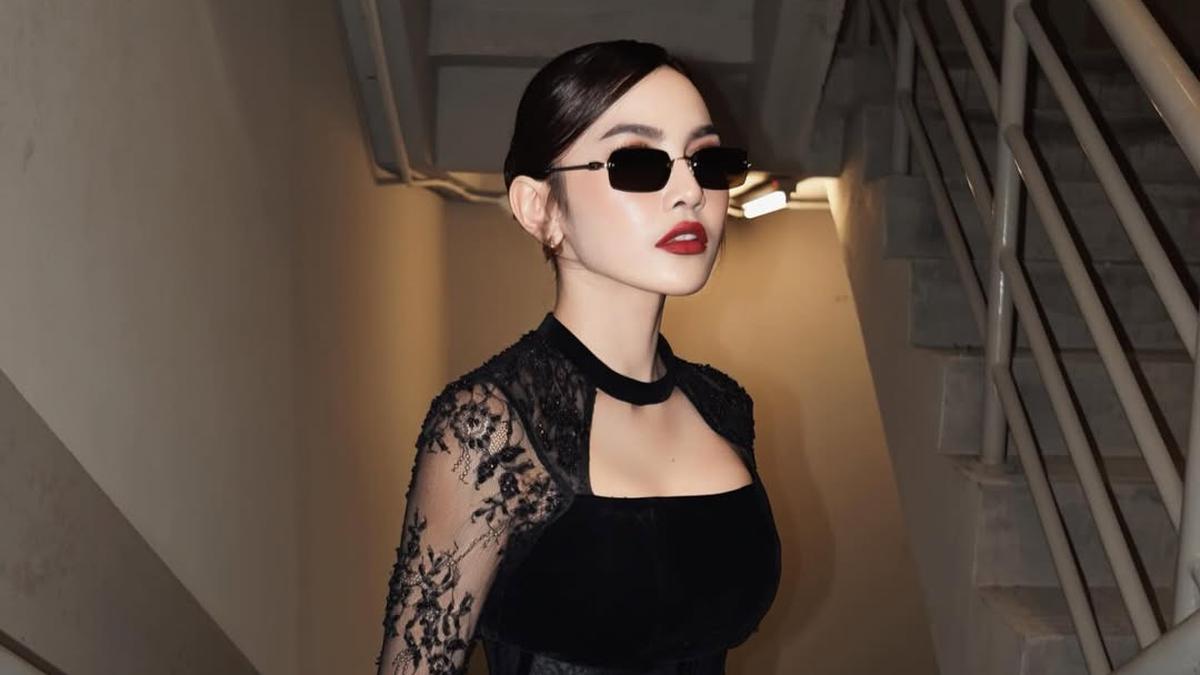 Slay dan Penuh Attitude, Gaya Mahalini Kondangan dalam Balutan Dress Hitam &amp; Kacamata Hitam Ini Auto Jadi Sorotan