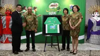 Peluncuran Milo Jakarta 10K oleh President Direktur PT Nestle Indonesia, Dharnesh Gordhon (2 kiri) dan Kadis Pemuda dan Olahraga DKI, Ratiyono (kiri) di Balai Kota, Jakarta, Kamis (15/6/2017). (Bola.com/Nicklas Hanoatubun)