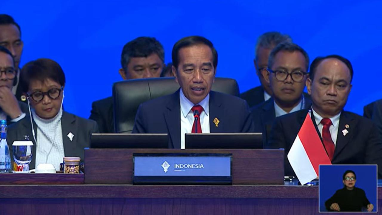 Presiden Joko Widodo menyatakan bahwa ancaman perubahn iklim sangat. Hal itu ia sampaikan dalam press briefing di KTT AIS Forum 2023.