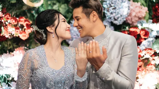 Segera Ke Pelaminan, Ini 7 Potret Prosesi Lamaran Via Vallen dan Chevra Yolandi