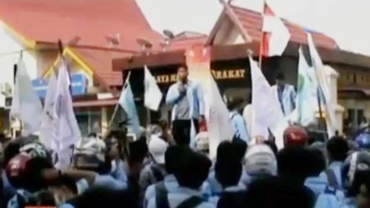 Mahasiswa Riau Protes Foto Polisi-Terduga Pembakar Lahan