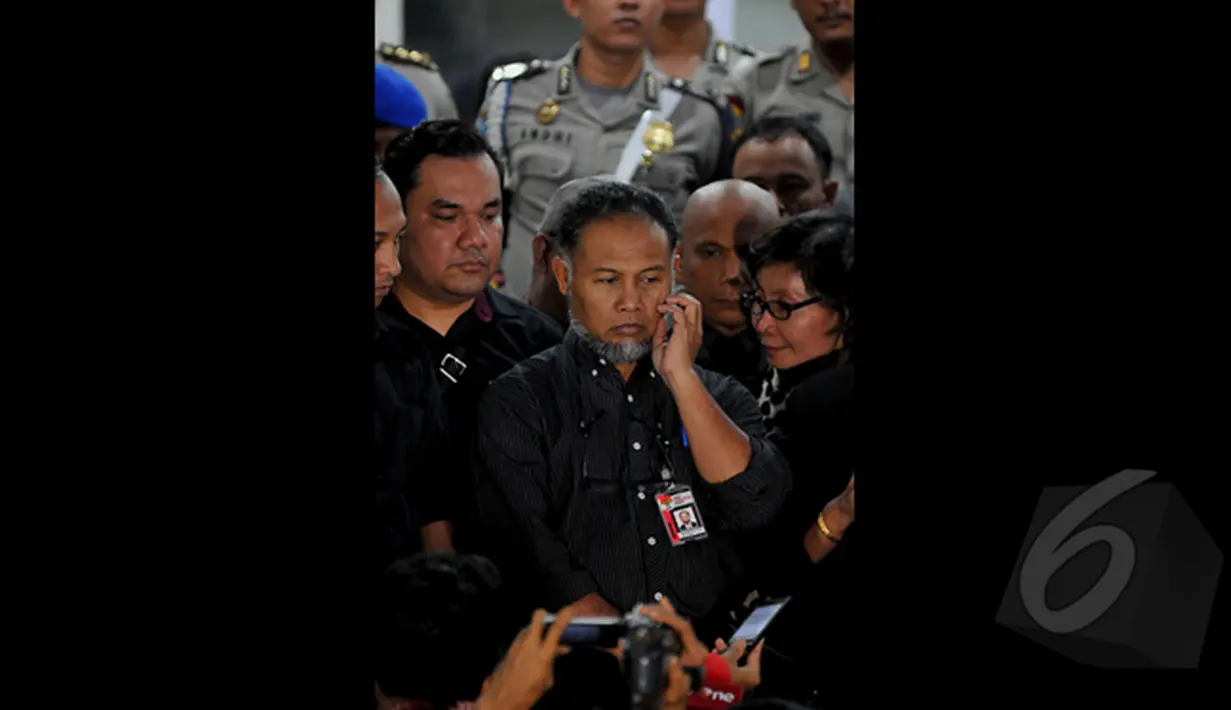 Penyidik Badan Reserse Kriminal (Bareskrim) Mabes Polri tak menahan Bambang Widjojanto usai diperiksa kedua kalinya, Jakarta, Selasa, (4/2/2015). (Liputan6.com/JohanTallo)