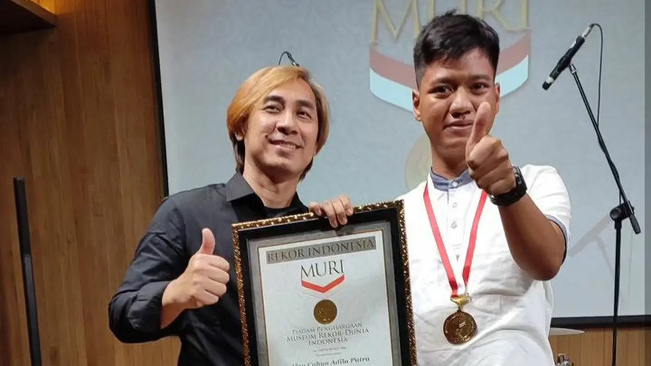 Chandra, eks drummer grup band Wong Pitoe bersama Alan Cahya Adipa Putra.