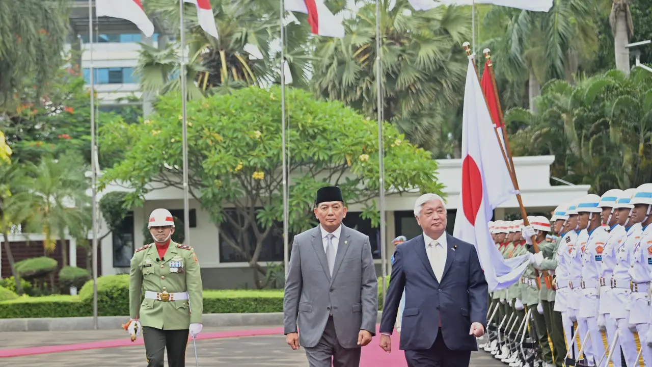 Menteri Pertahanan RI Sjafrie Sjamsoeddin menerima Menteri Pertahanan Jepang Nakatani Gen di Kantor Kementerian Pertahan Jalan Medan Merdeka Barat, Jakarta Pusat, Selasa (7/1/2024).