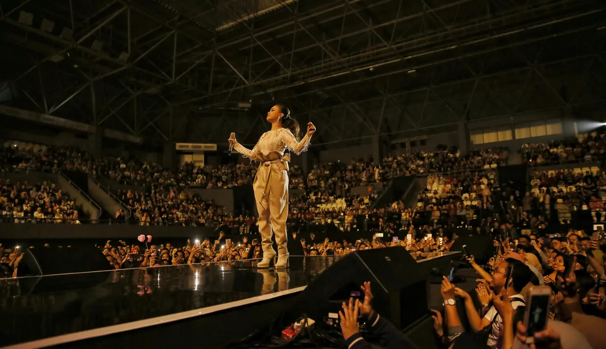 Rossa konser di Tennis Indoor Gelora Bung  Karno (GBK), Senayan, Jakarta Pusat. (Adrian Putra/Fimela.com)