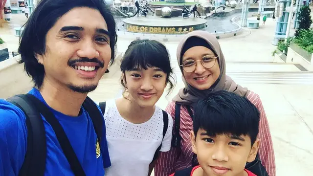 Video Lawas Viral, Ini 6 Potret Kedekatan Duta Sheila On 7 dengan Putrinya