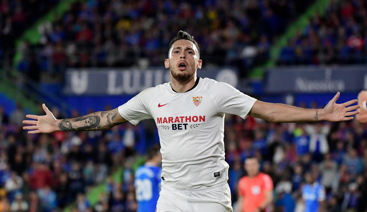 1. Lucas Ocampos - Ocampos akan menjadi ancaman serius bagi lini pertahanan Inter Milan pada laga final Liga Europa nanti. Pasalnya, pemain berusia 26 tahun ini memiliki kemampuan apik dalam membobol gawang lawan dan merupakan top skorer sementara Sevilla dengan torehan 17 gol. (AFP/Javier Soriano)