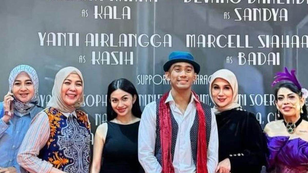 Semakin Lengket, Gaya Ariel Tatum Dibalut Dress Hitam Hadiri Drama Musikal Daffa Wardhana
