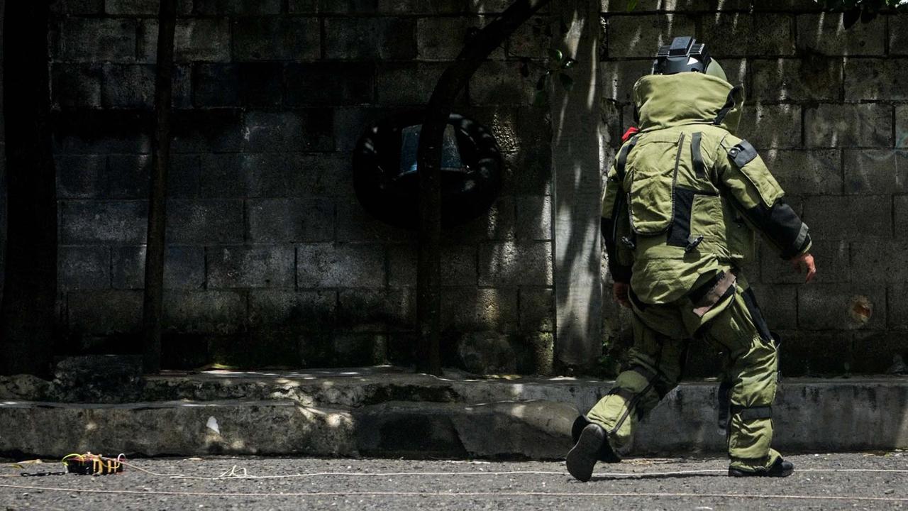 FOTO: Polisi Selidiki Benda Mencurigakan di Depan Gereja GKPS Bandung