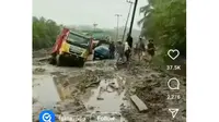 Jalanan di Labuhanbatu Utara (Labura), Sumatera Utara hancur lebur. (source: Instagram @fakta.indo)