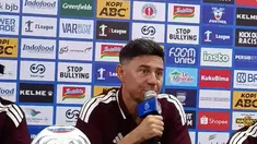 Pelatih PSM Makassar menyoroti kondisi lapangan yang digunakan Persib Bandung. Menurutnya, sebagai klub besar, Persib seharusnya memiliki fasilitas dan kualitas lapangan yang lebih baik.