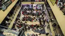 <p>Suasana Pasar Cipulir, Jakarta Selatan, Rabu (27/4/2022). Jelang Hari Raya Idul Fitri 1443 H, pembelian pakaian di Pasar Cipulir mengalami peningkatan, terutama pakaian muslim dan anak-anak. (Liputan6.com/Johan Tallo)</p>