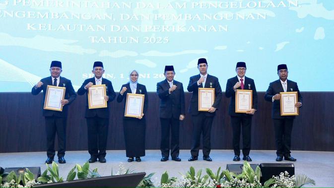 Berkiprah di Sektor Maritim, 6 Tokoh Daerah Terima Satyalancana Wira Karya