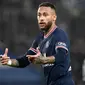 Neymar. Pemain berusia 30 tahun ini kini menjalani musim ke-5 bersama Paris Saint-Germain. Total telah tampil 130 laga di semua ajang dengan torehan 90 gol dan 55 assist. Bersama Timnas Brasil telah mengoleksi 116 caps, dengan torehan 70 gol dan 52 assist. (AP/Franck Fife)