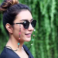 Pemeran film Air Terjun Pengantin itu tidak hanya kali ini membuat gagal fokus netizen. Selain foto sendiri, foto bersama kekasihnya kemesraannya sering kali membuat iri netizen. (Instagram/tyasmirasih)