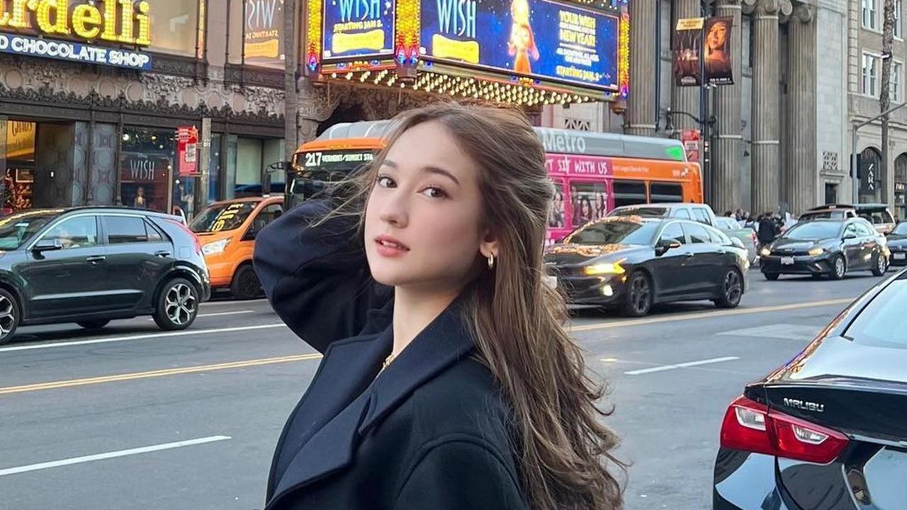 Ramai Disebut Calon Menantu, ini 10 Potret Terbaru Laura Moane yang Disebut 'Si Cantik' oleh Maia Estianty