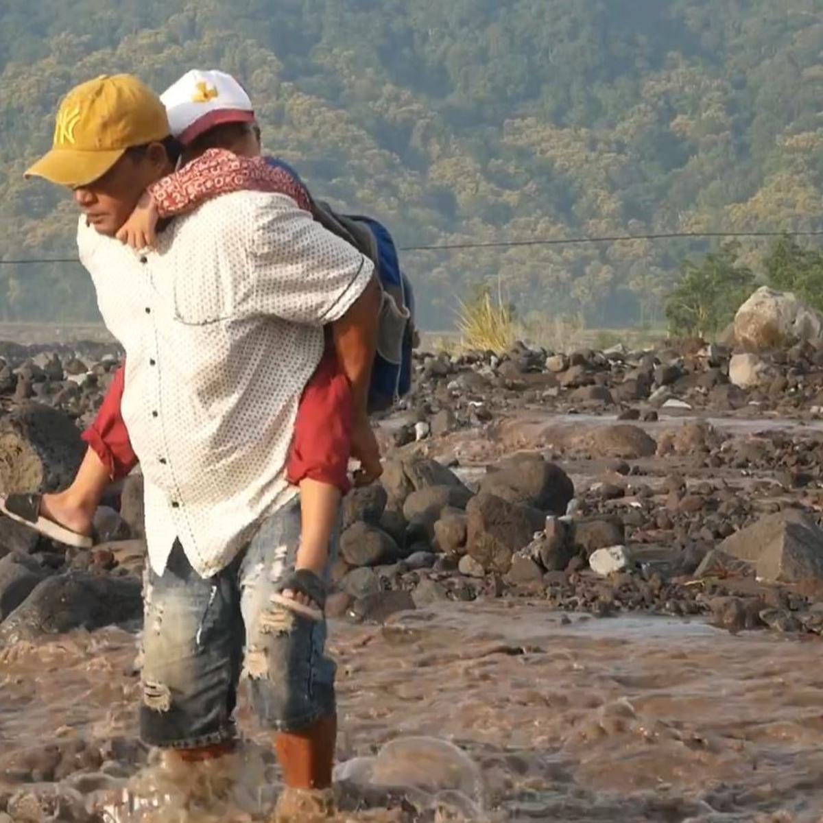 Banjir Lahar Semeru Putuskan Jalan Desa