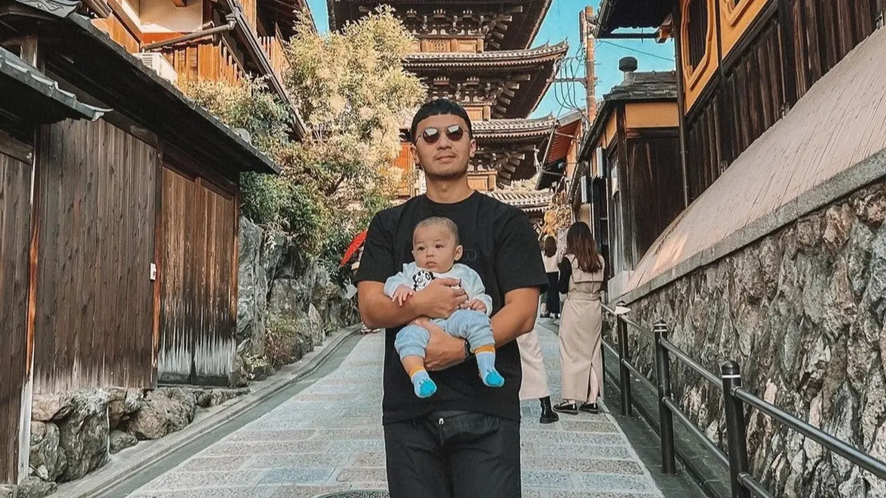 Kebersamaan Indra Priawan dan anak
