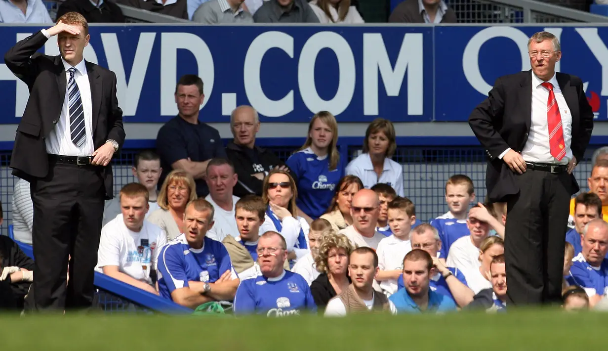 Namun sebelum Fergie pensiun ia pernah saling berhadapan dalam 24 pertandingan. Moyes pun harus menelan kekalahan dari Fergie sebanyak 15 laga. (Foto: AFP/Paul Ellis)