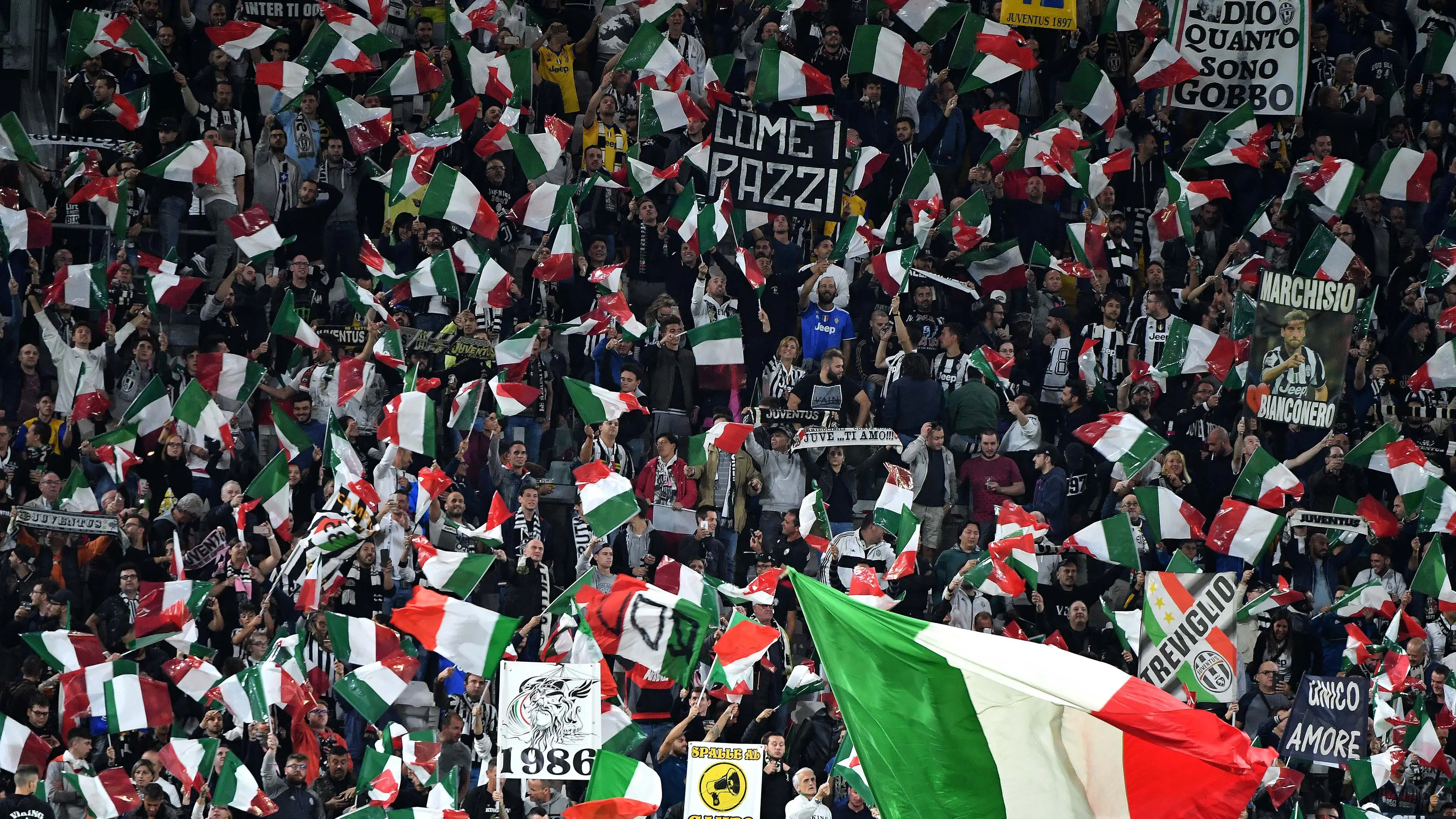 Suporter Juventus  (AFP/Alberto Pizzoli)