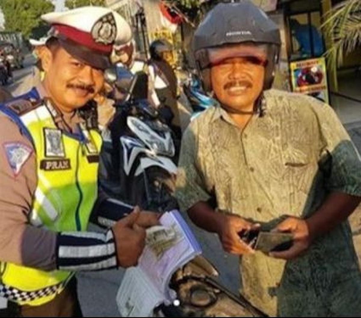Hukuman tilang memang sangat disesalkan bagi beberapa orang. Apalagi karena faktor sepele seperti tidak membawa SIM.<br>