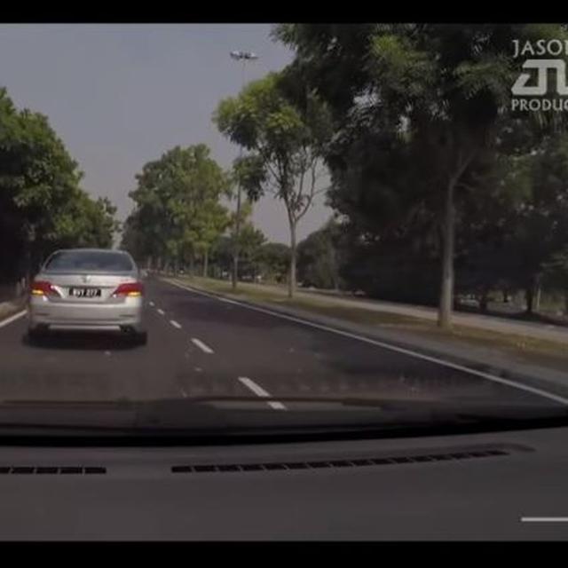 Dua Kali Kedipan Lampu Hazard Tanda Ucapan Terima Kasih Di Jalan Otomotif Liputan6 Com