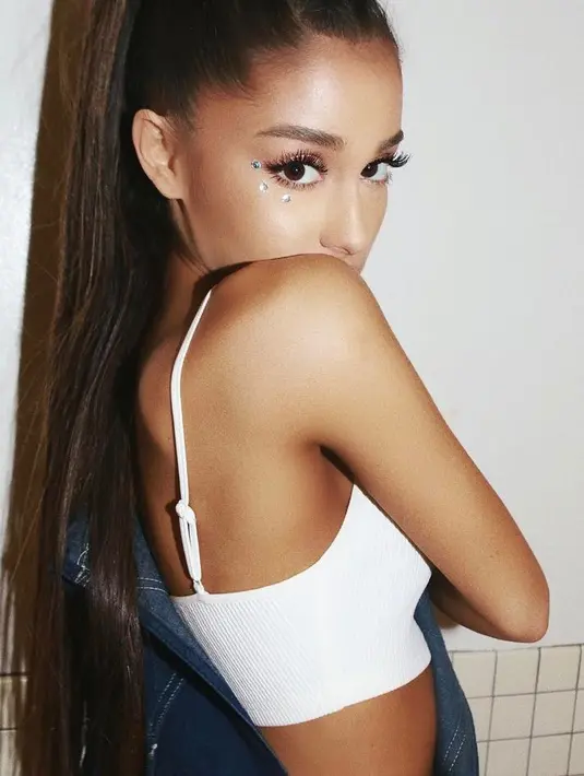 Melihat banyaknya pernyataan rasa kecewa dari fans, Ariana Grande pun akhirnya buka suara mengenai masalah tersebut. (instagram/arianagrande)