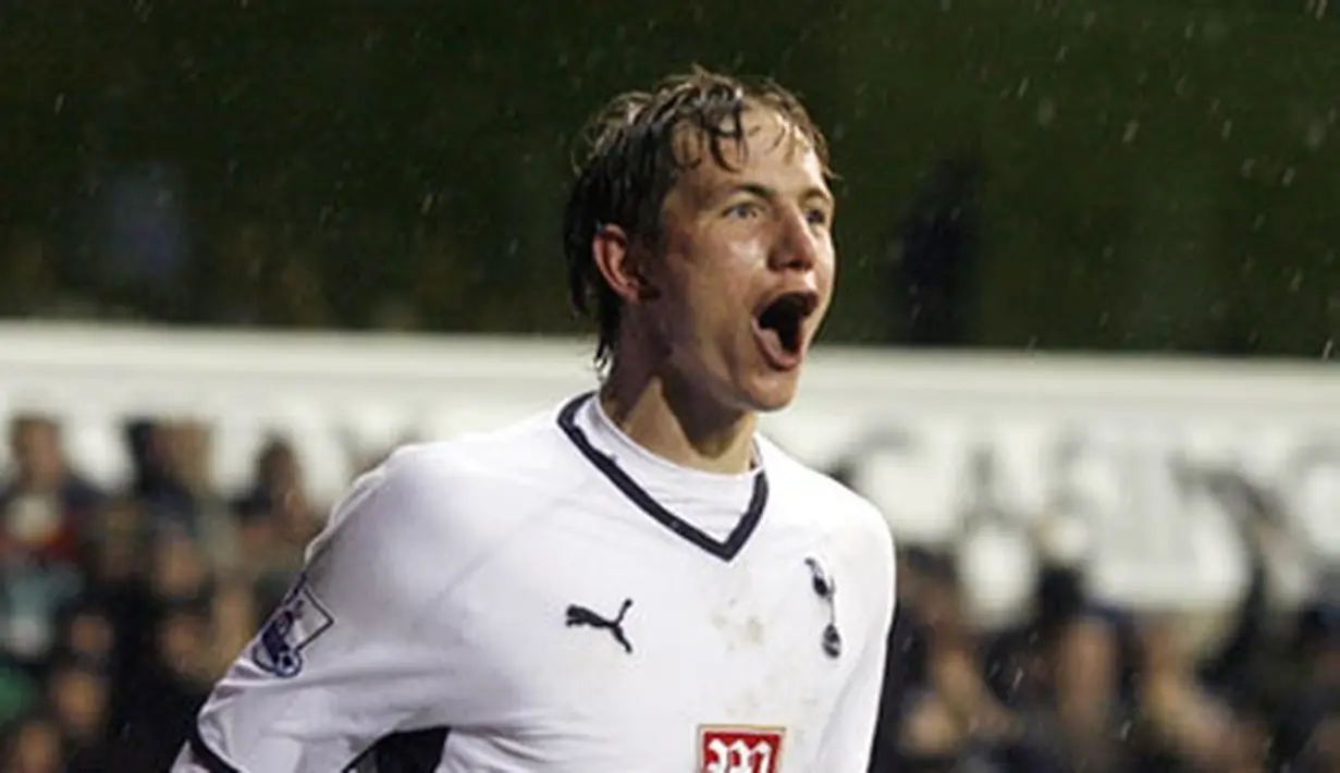 Tottenham Hotspur's striker Roman Pavlyuchenko celebrates scoring the winning goal during their Premier League match against Liverpool at White Hart Lane, on November 1, 2008. AFP PHOTO/Glyn Kirk