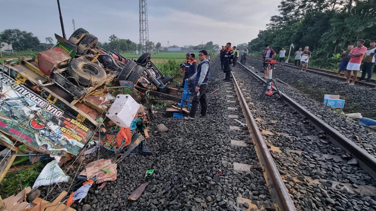Kereta Api Sancaka Tabrak Truk di Sragen, Kendaraan Hancur dan Sopir Kritis
