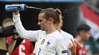 Antoine Griezmann. Striker Prancis ini telah mencetak 7 gol hanya dalam 2 edisi Piala Eropa, yaitu Euro 2016 dan Euro 2020 yang sedang berlangsung. Pada Euro 2016 ia mencetak 6 gol dan hampir membawa Prancis juara sebelum ditaklukkan Portugal 0-1 di final. (Foto: AP/Pool/Tibor Illyes)