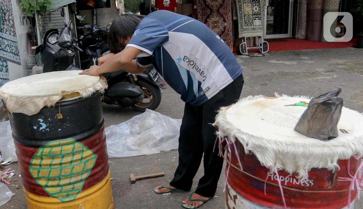 Bedug yang dijual siap pakai. (Liputan6.com/Herman Zakharia)