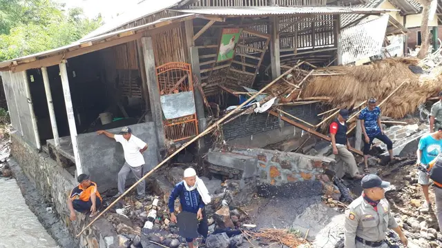 Tolong, Warga Korban Banjir Bandang Lombok Timur Butuh Air