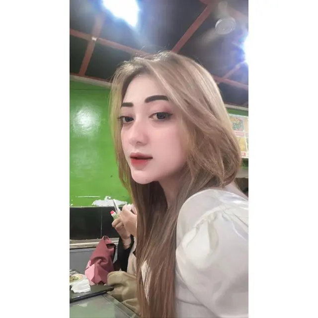 Penyanyi Dangdut Asal Kediri yang Identik dengan Goyang Seksi