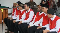 Terdakwa pelaku pengeroyokan Haringga Sirla menjalani persidangan di Pengadilan Negeri Bandung. (Huyogo Simbolon)