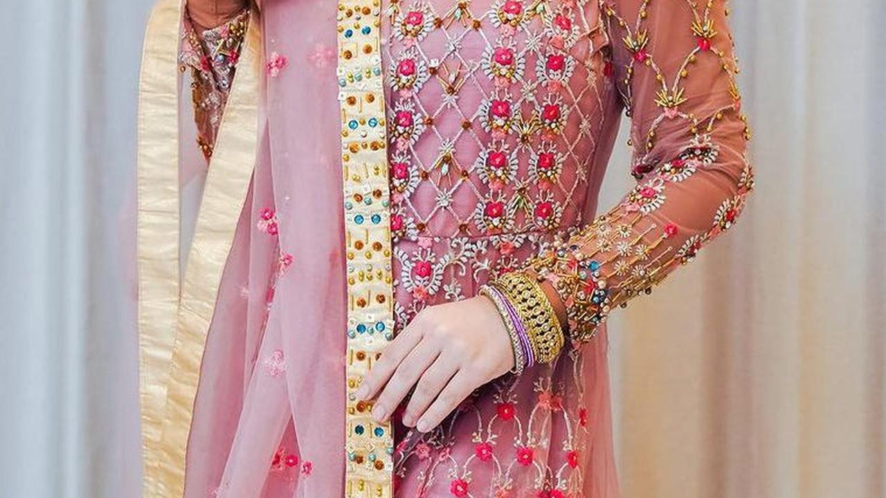 Cantik Seperti Boneka India, Ini Sederet Potret Irish Bella Tampil dengan Busana Bollywood