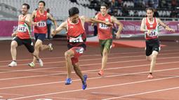 Purnomo Sapto Yogo pelari Indonesia meraih medali emas di nomor 100 meter putra klasifikasi T37 pada Asian Para Games 2018, di Stadion Utama Gelora Bung Karno Jakarta, Selasa (9/10/2018).  (Bola.com/Peksi Cahyo)