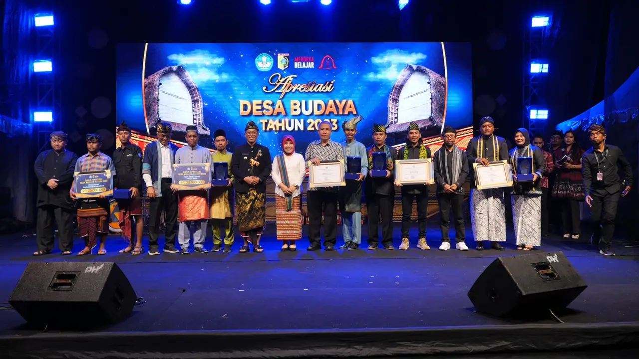 Kementerian Pendidikan, Kebudayaan, Riset, dan Teknologi (Kemendikbudristek) menganugerahkan Penghargaan Desa Budaya 2023 di Desa Pringgasela, Lombok Timur, Nusa Tenggara Timur (NTT).
