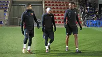 Yerry Mina bersama Luis Suarez dan Lionel Messi. (doc. Barcelona)