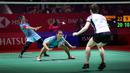 <p>Ganda putri Indonesia, Lanny Tria Mayasari/Ribka Sugiarto mengembalikan bola ke arah lawannya, pasangan Jerman, Linda Efler/Isabel Lohau pada laga babak 32 besar Daihatsu Indonesia Masters 2024 di Istora Senayan, Jakarta, Selasa (23/1/2024). Lanny Tria Mayasari/Ribka Sugiarto menang dua game langsung 22-20, 21-17. (Bola.com/Bagaskara Lazuardi)</p>