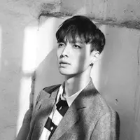 Para penggemar yang mendengar kabar ini pun langsung terkejut, dan merasa khawatir jika kecelakaan yang menimpa Lay akan parah dan berdampak