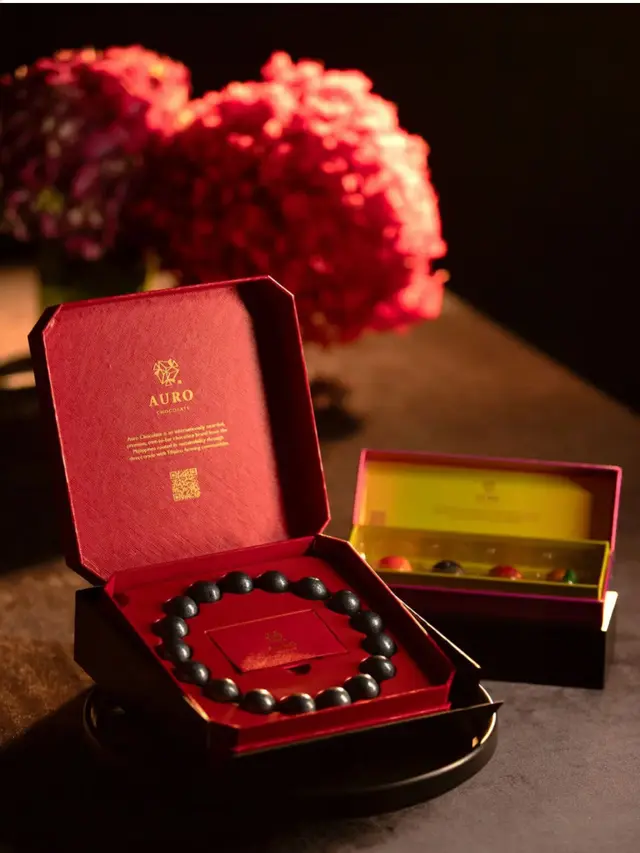 Coklat hasil kolaborasi Auro Chocolate dan Vogue Philippines. Dok.  Auro Chocolate