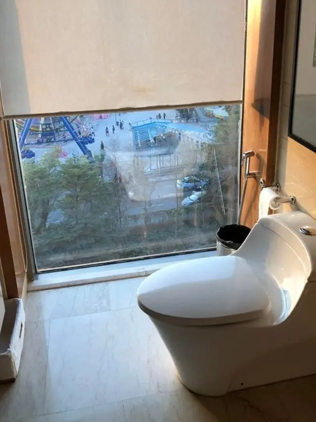 Tawarkan Pemandangan yang Indah, 7 Toilet Berikut Ini Malah Bikin Mikir Dua Kali Untuk Pakai. (Sumber: brightside.me)