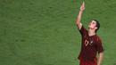 Ekspresi Cristiano Ronaldo setelah menuntaskan penalti ke gawang Inggris dalam perempatfinal Piala Dunia 2006, 1 Juli 2006. (AFP/Patrik Stollarz)