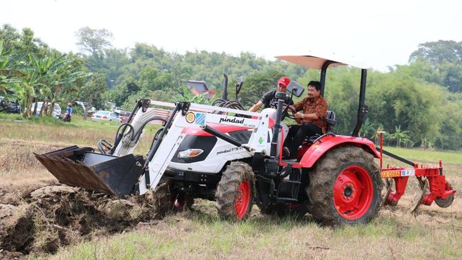 Traktor Roda 4 Jadi Pilihan Petani Di Bolmut Untuk Mengolah Lahan Bisnis Liputan6 Com