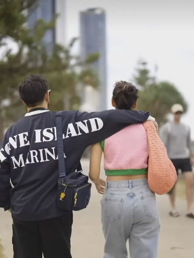 Syahnaz Sadiqah baru saja pulang liburan dari Australia bersama sang suami, selama di negeri Kangguru dia selalu membagikan keseruannya