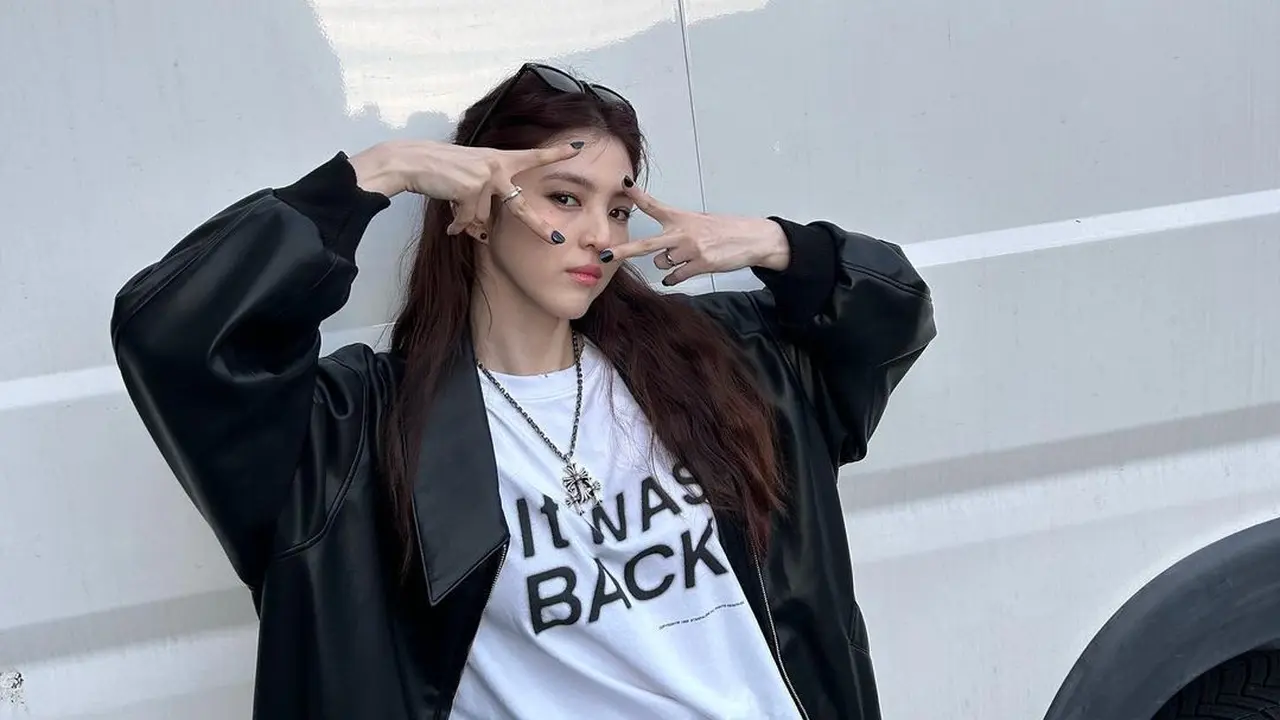 Han So Hee di balik layar MV SEVEN Jungkook. (Foto: Instagramxeesoxee)