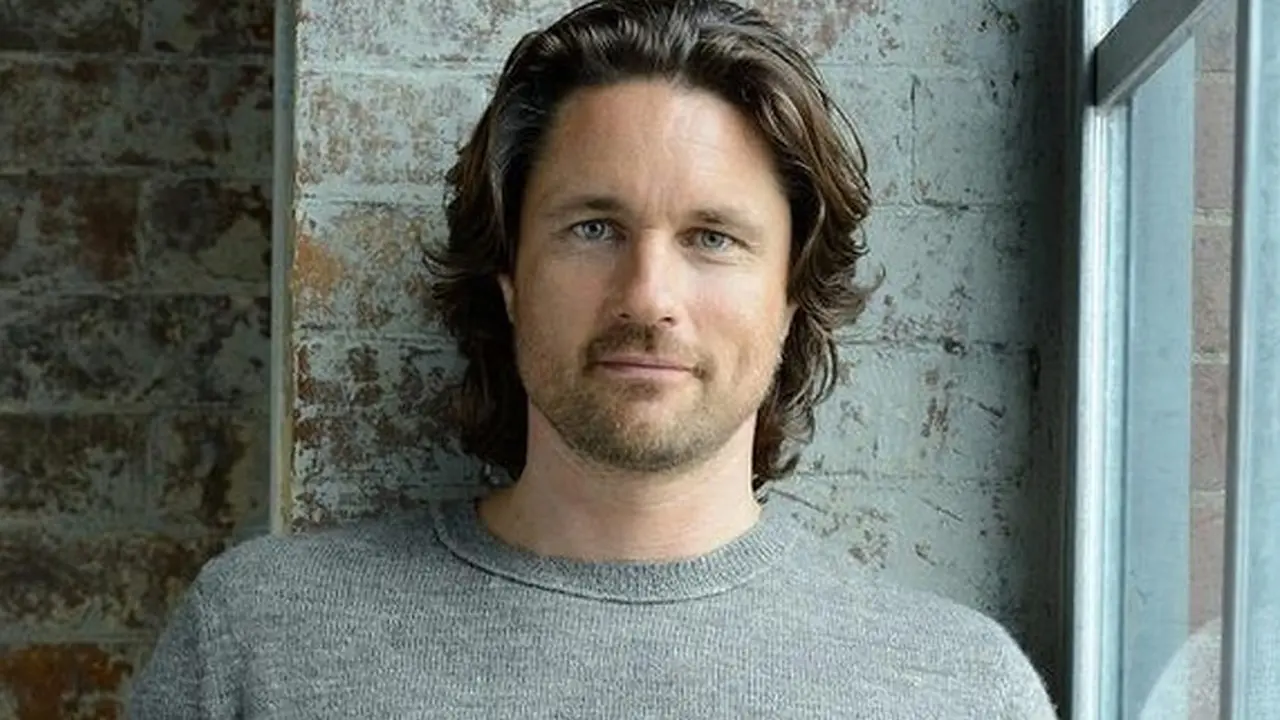 Kenangan Indah Martin Henderson Ciuman dengan Britney Spears